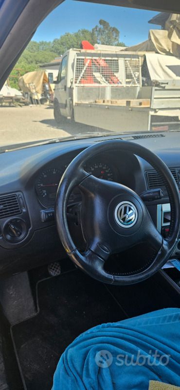 Usata VW Golf IV 64 CV (47 kW) 2000 Blu Berlina