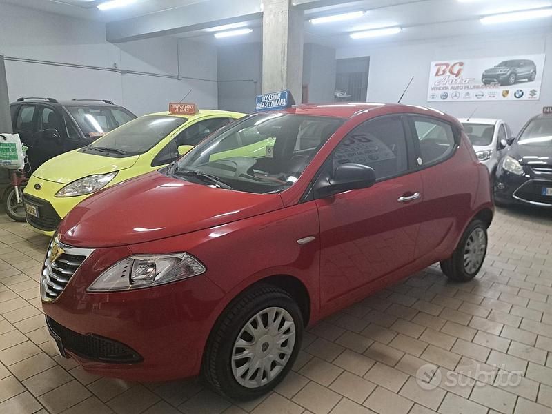 Usata Lancia Ypsilon 85 CV (62 kW) 2013 Rosso Utilitaria