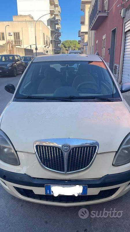 Usata Lancia Ypsilon 70 CV (51 kW) 2005 Bianco Utilitaria