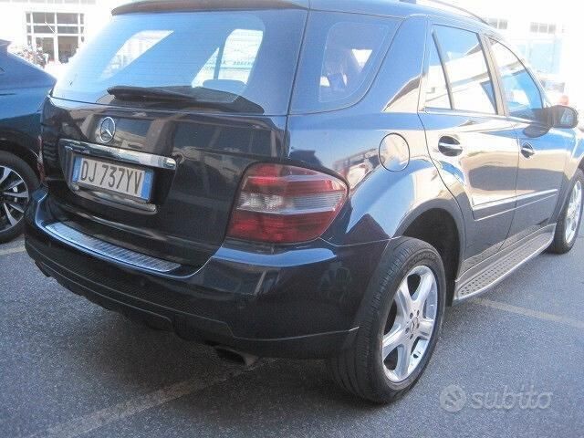 Usata Mercedes ML320 224 CV (164 kW) 2007 Blu SUV