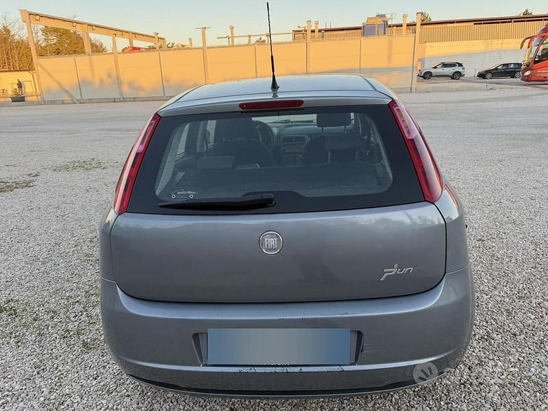 Usata Fiat Grande Punto 90 CV (66 kW) 2008 Grigio Utilitaria