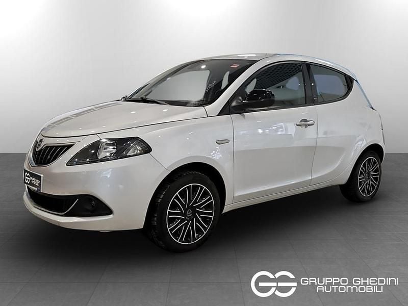Usata Lancia Ypsilon Gold 69 CV (50 kW) 2021 Grigio Utilitaria