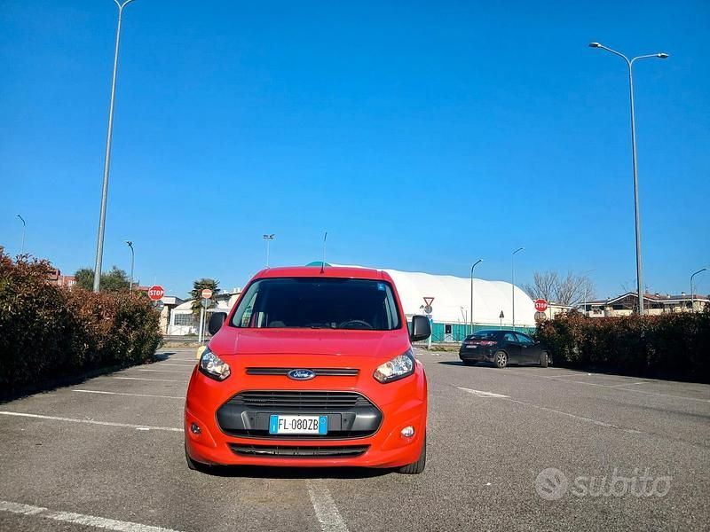 Usata Ford Transit Connect 120 CV (88 kW) 2010 Rosso Monovolume