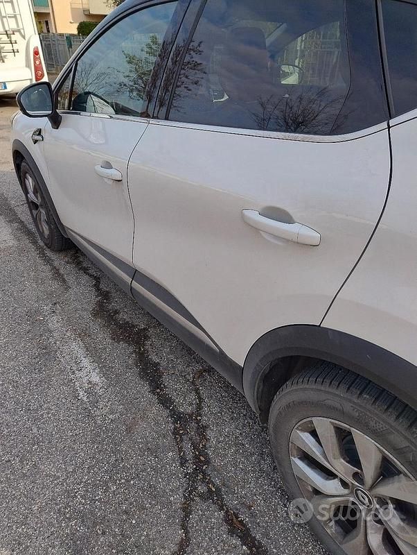 Usata Renault Captur 116 CV (85 kW) 2021 Bianco SUV