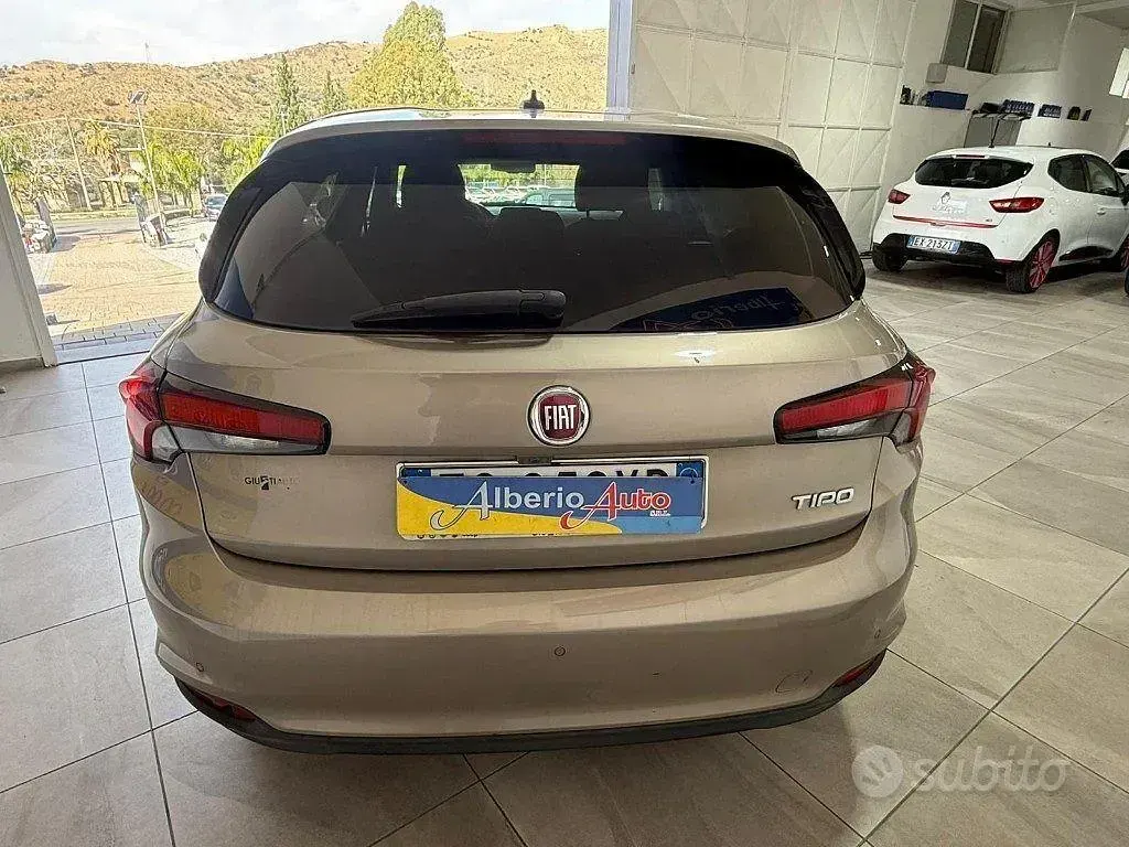 Usata Fiat Tipo Lounge 95 CV (69 kW) 2018 Oro Berlina