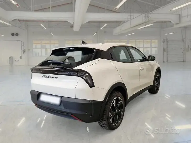 Usata Alfa Romeo Junior 61 kW (84 CV) 2025 Bianco SUV