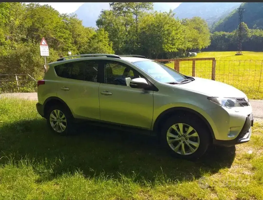 Usata Toyota RAV4 Lounge 150 CV (110 kW) 2014 Grigio SUV