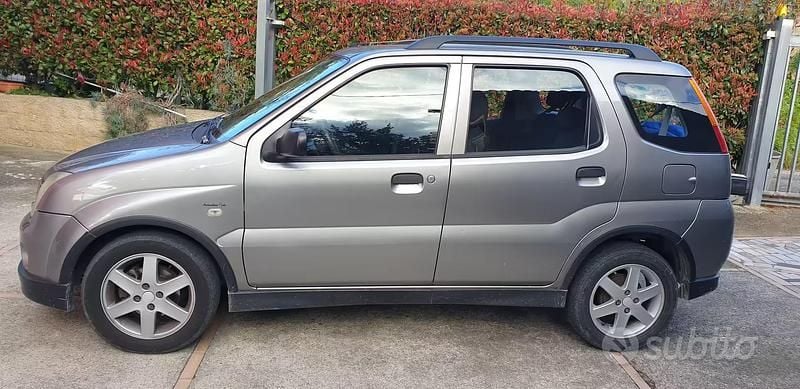 Usata Suzuki Ignis 100 CV (73 kW) 2004 Grigio Utilitaria