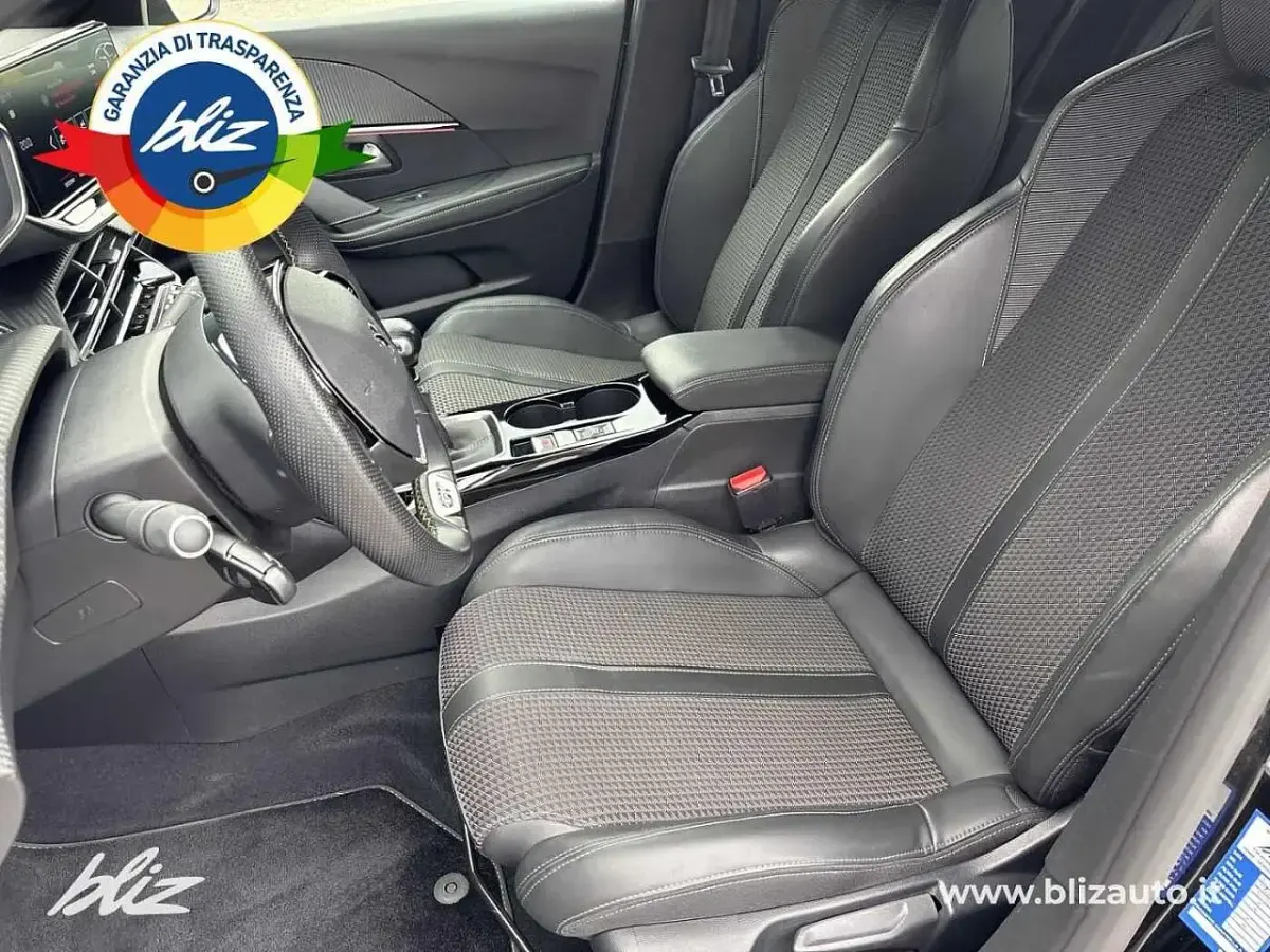 Usata Peugeot 208 GT 100 CV (73 kW) 2023 Nero Utilitaria