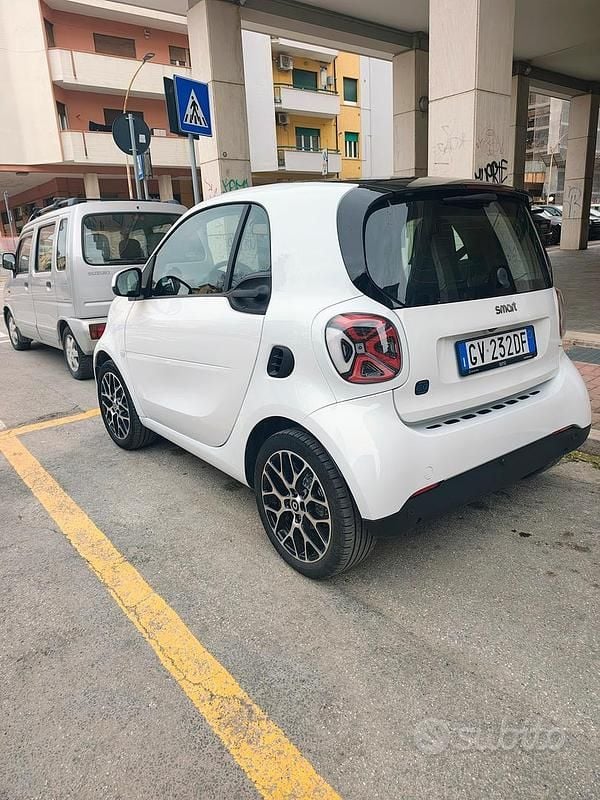 Begagnad Smart ForTwo Coupé Prime 41 kW (56 HK) 2024 Vit Halvkombi