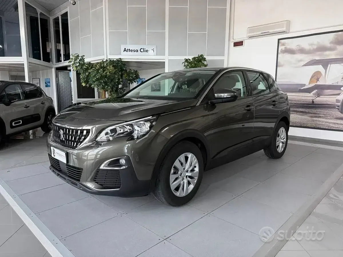 Usata Peugeot 3008 Business-Line 131 CV (96 kW) 2019 Verde SUV