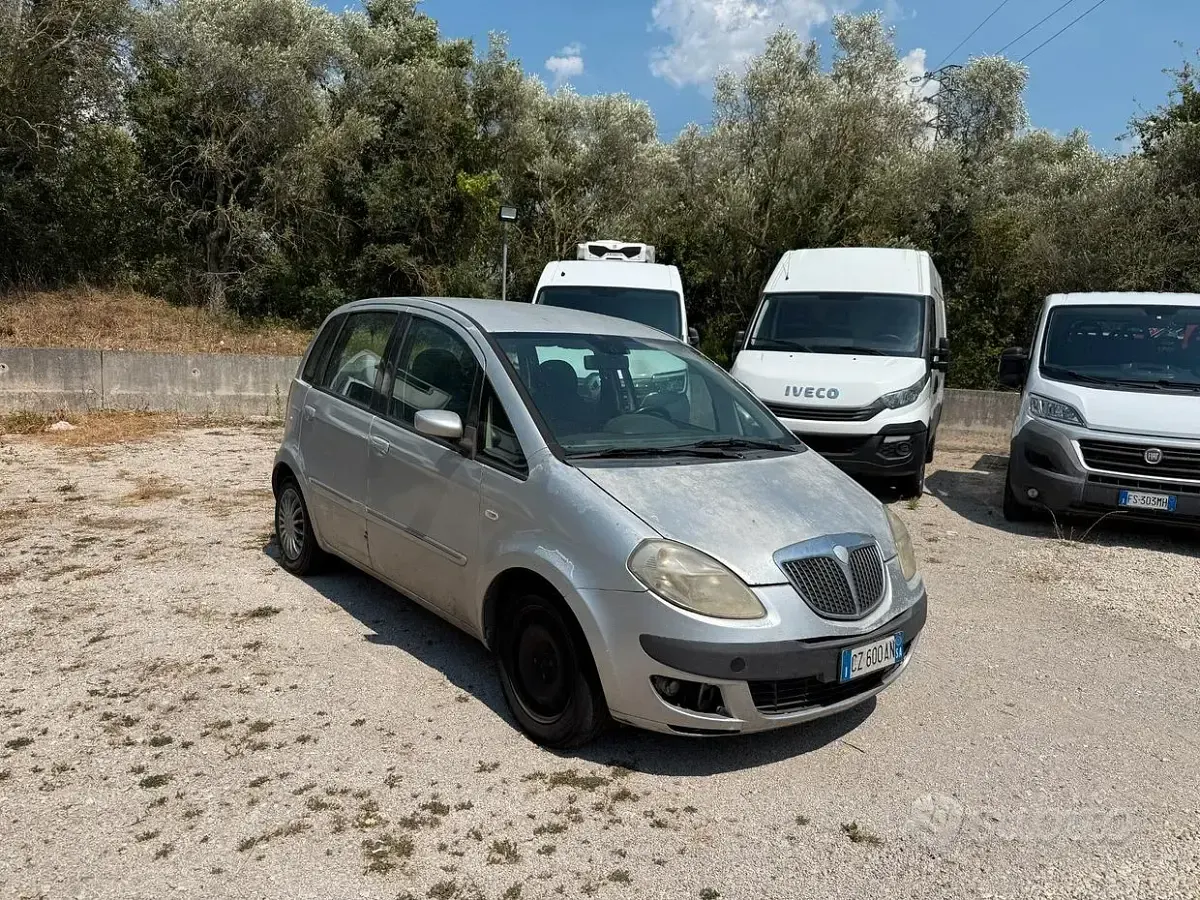 Usata Lancia Musa 69 CV (50 kW) 2005 Grigio Monovolume