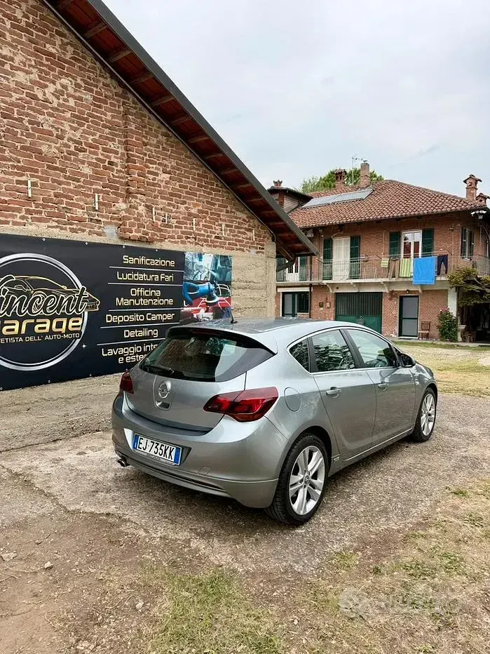 Usata Opel Astra 180 CV (132 kW) 2011
