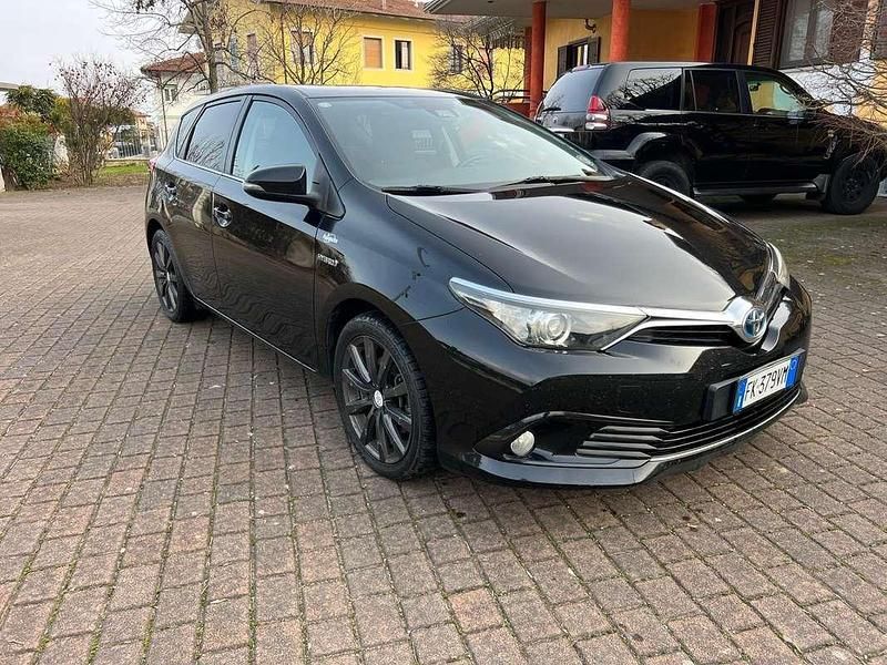 Usata Toyota Auris Hybrid Lounge 99 CV (72 kW) 2016 Berlina
