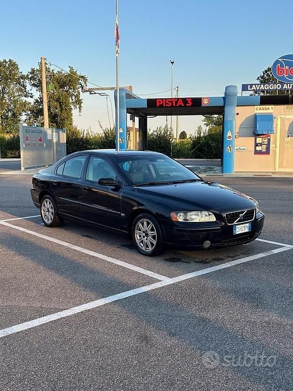 Nero Usata 2005 Volvo S60 Tre volumi | 1800 € (Ottimo prezzo) - Immagine 1/4
