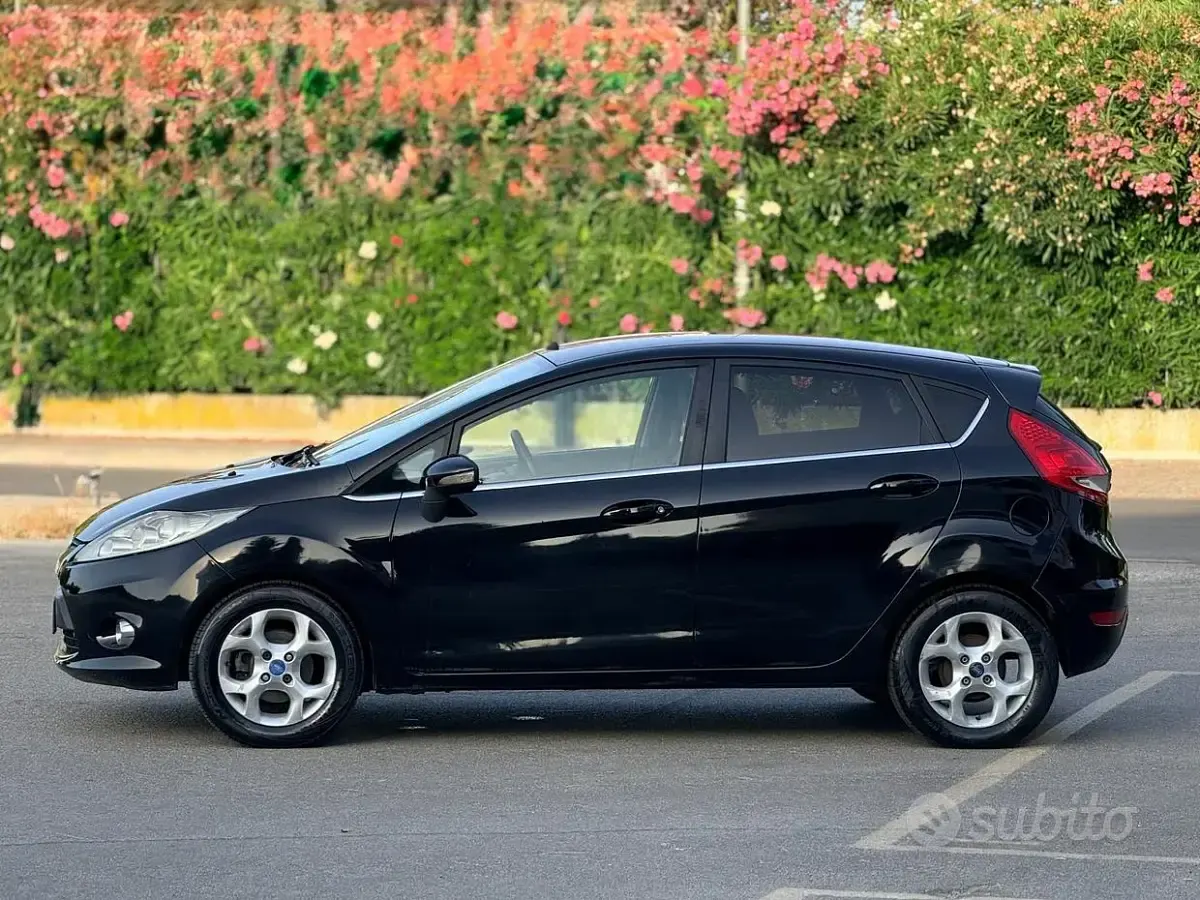 Usata Ford Fiesta Titanium 68 CV (50 kW) 2010 Nero Berlina