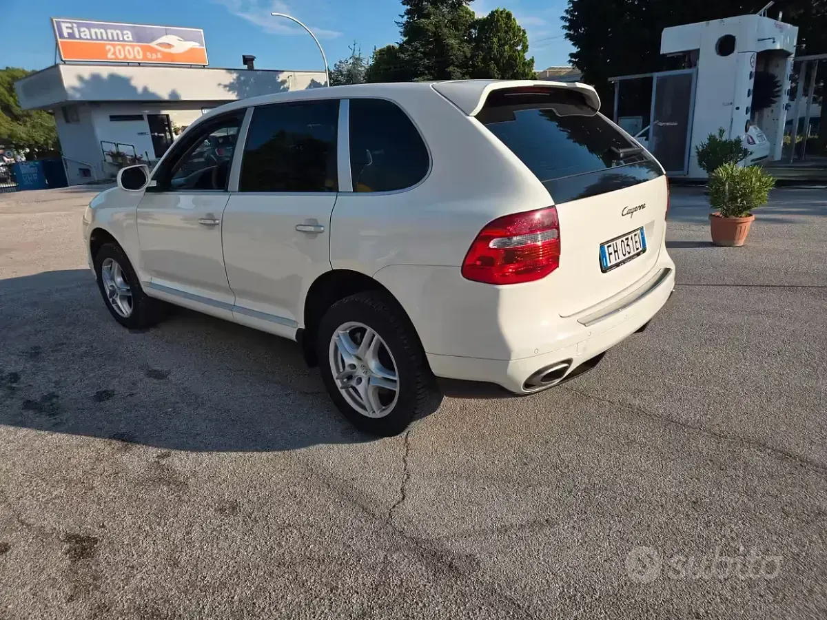 Usata Porsche Cayenne 239 CV (175 kW) 2010 Bianco SUV