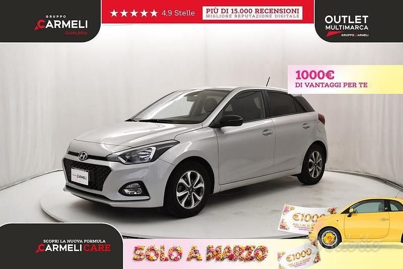 Usata Hyundai i20 75 CV (55 kW) 2020 Sleek silver Monovolume