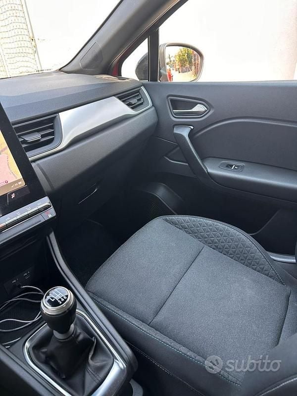 Usata Renault Captur Techno 100 CV (73 kW) 2024 Rosso SUV