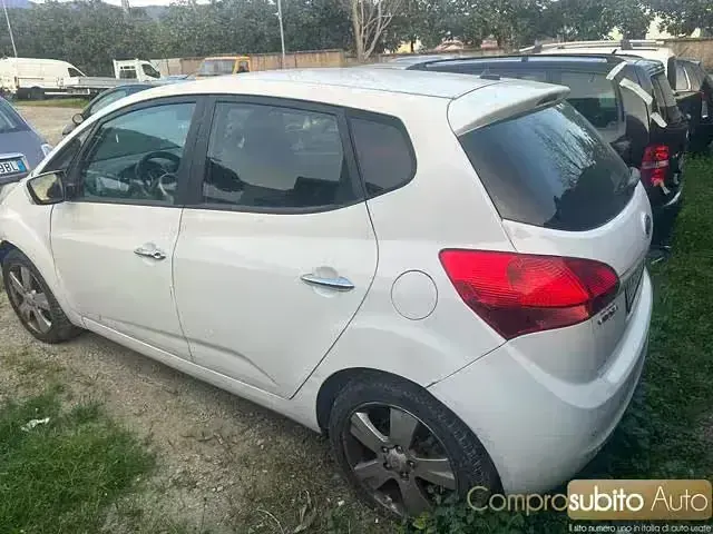 Usata Kia Venga 125 CV (91 kW) 2011 Bianco Utilitaria