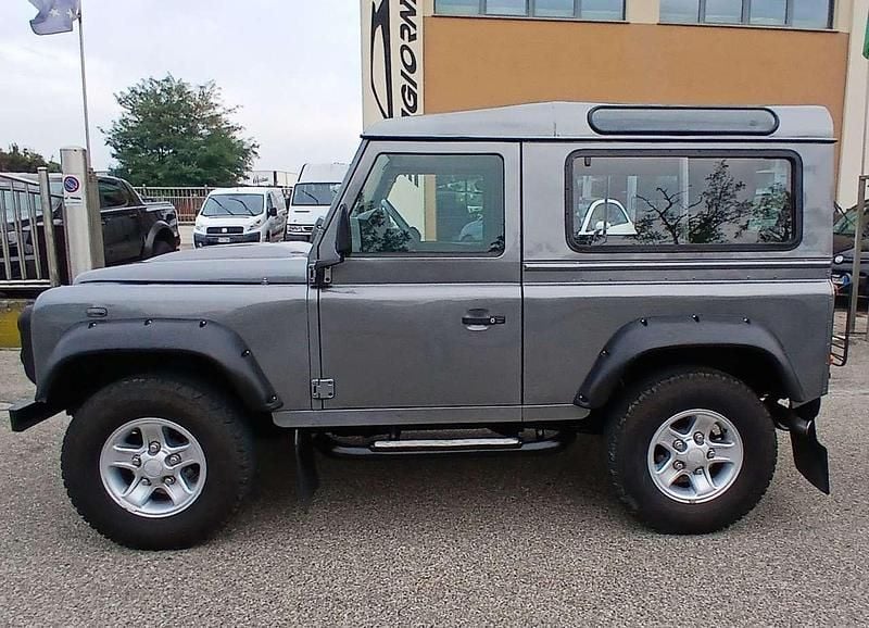 Usata Land Rover Defender 122 CV (89 kW) 2008 Vernice metallizzata SUV