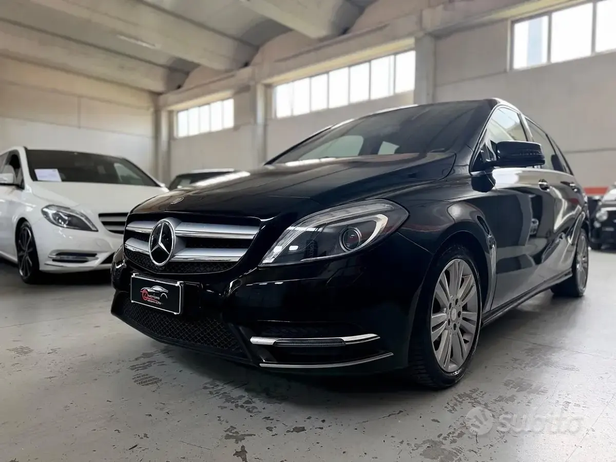 Usata Mercedes B180 Premium 122 CV (89 kW) 2013 Nero Utilitaria
