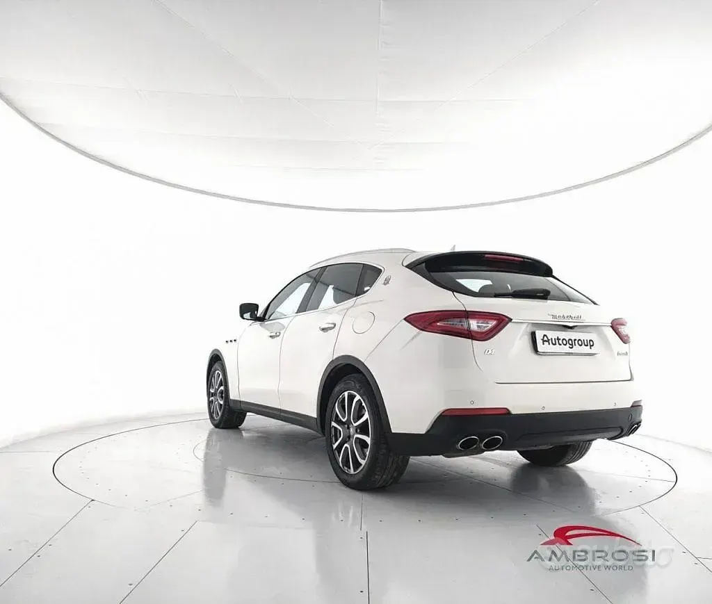 Usata Maserati Levante 275 CV (202 kW) 2017 Bianco panna SUV
