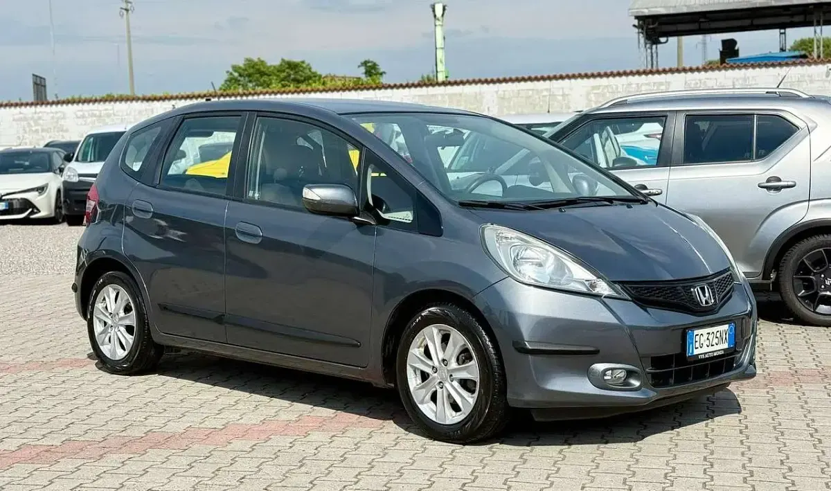 Usata Honda Jazz Executive 99 CV (72 kW) 2011 Grigio Utilitaria