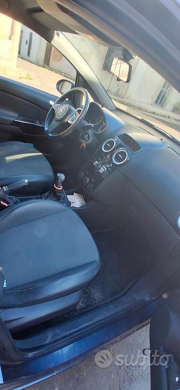 Usata Opel Corsa Cosmo 90 CV (66 kW) 2008 Blu Utilitaria