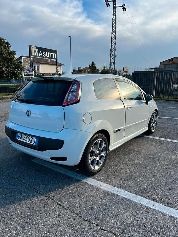 Usata Fiat Punto Evo 90 CV (66 kW) 2010 Bianco Utilitaria