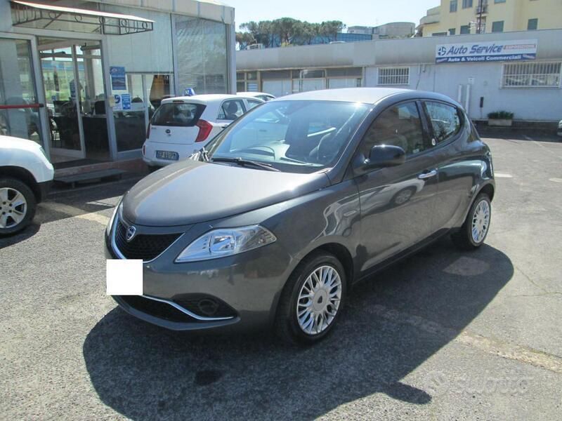 Usata Lancia Ypsilon Gold 69 CV (50 kW) 2017 Grigio scuro metallizzato Utilitaria