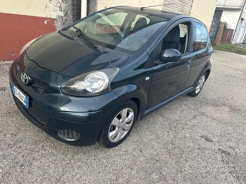 Usata Toyota Aygo 68 CV (50 kW) 2011 Grigio Utilitaria