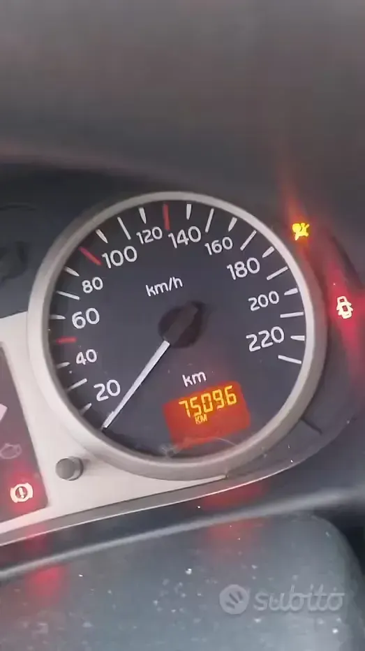 Usata Renault Clio II 75 CV (55 kW) 2001 Berlina