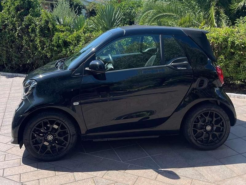 Usata Smart ForTwo Cabrio Superpassion 90 CV (66 kW) 2019 Nero Cabrio