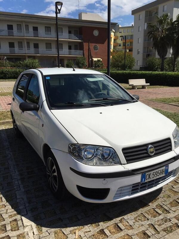 Usata Fiat Punto 60 CV (44 kW) 2003 Bianco Utilitaria