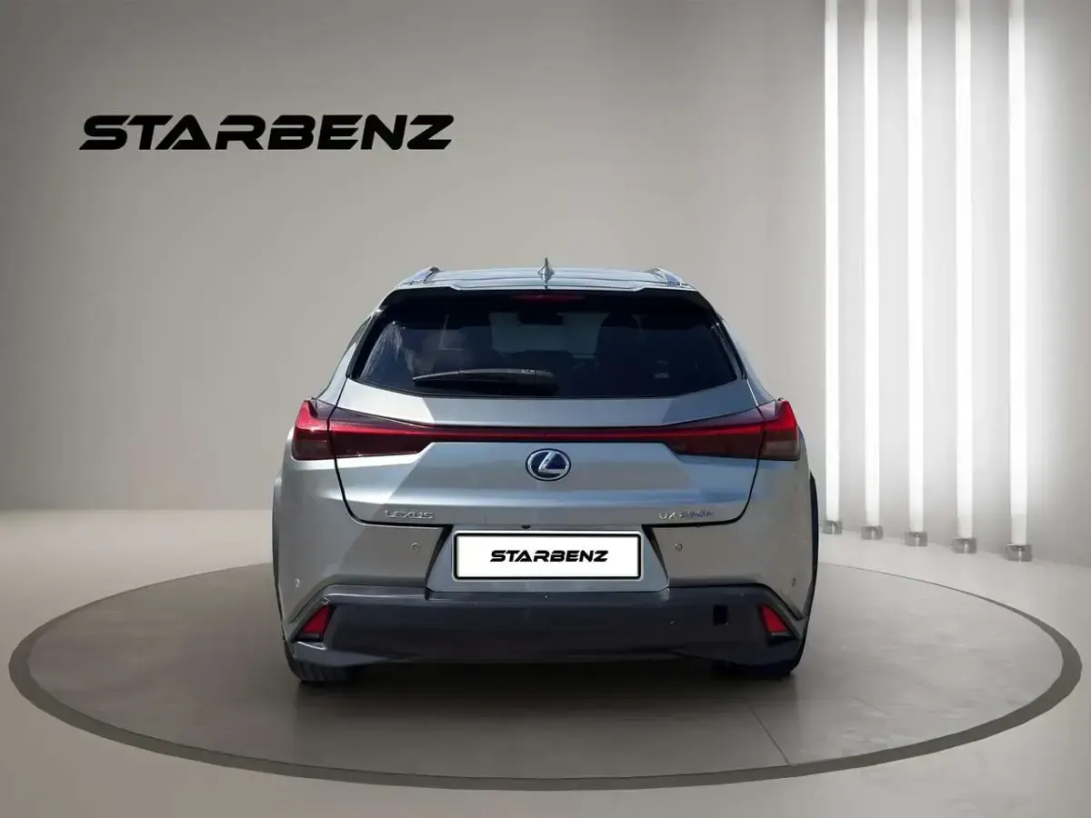 Usata Lexus UX 145 CV (106 kW) 2019 Beige SUV