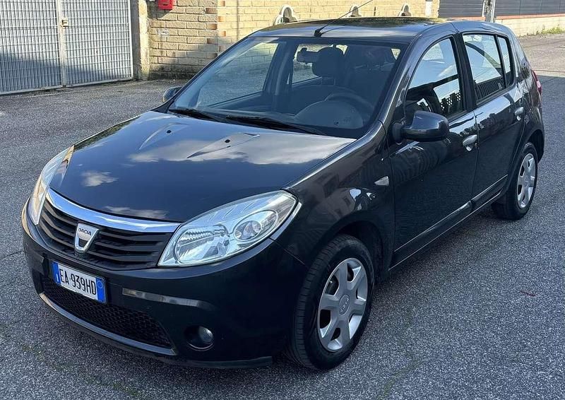 Usata Dacia Sandero Lauréate 75 CV (55 kW) 2010 Berlina