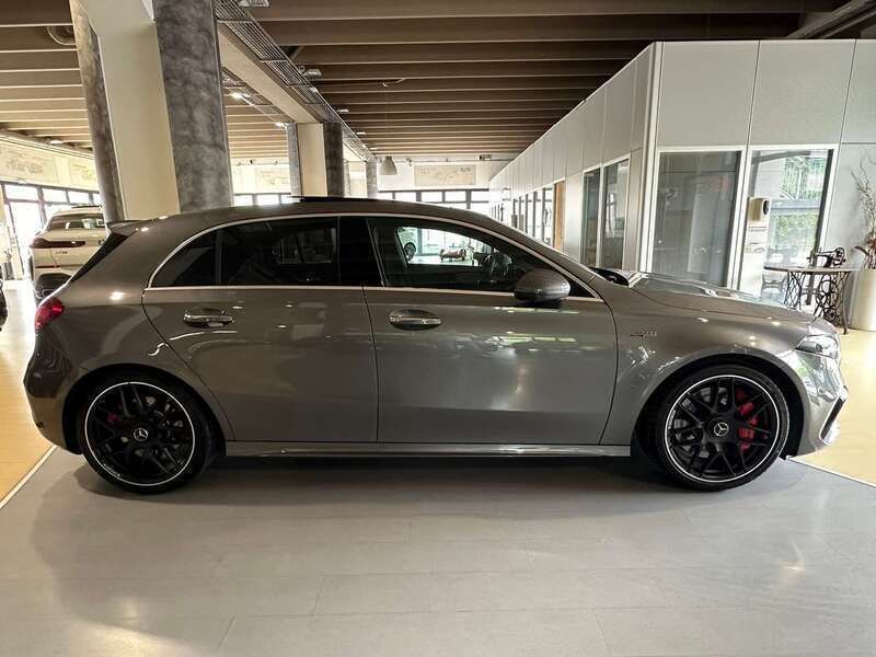 Usata Mercedes A45 AMG Premium Plus 421 CV (309 kW) 2023 Grigio montagna Berlina