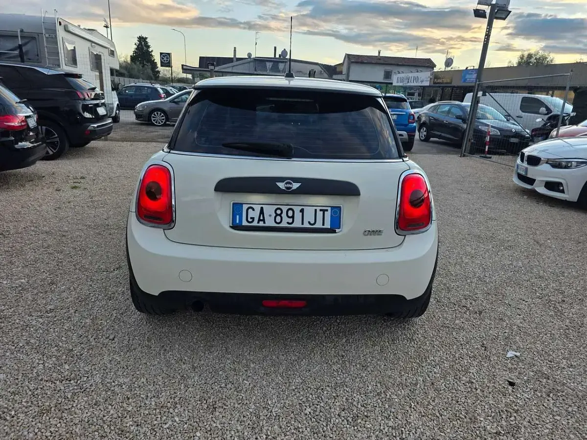 Begagnad Mini ONE 75 HK (55 kW) 2016 Beige Halvkombi