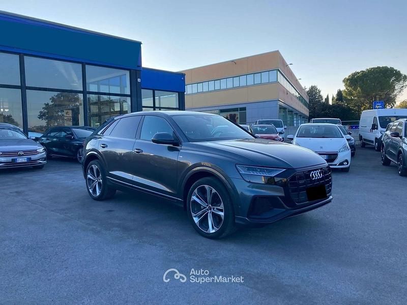 Usata Audi Q8 Sport 286 CV (210 kW) 2022 Grigio daytona SUV