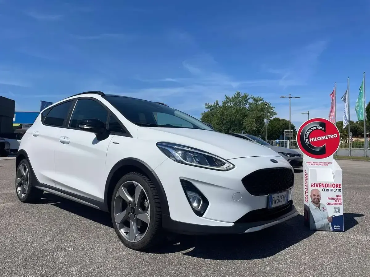 Usata Ford Fiesta Active 86 CV (63 kW) 2018 Bianco Utilitaria