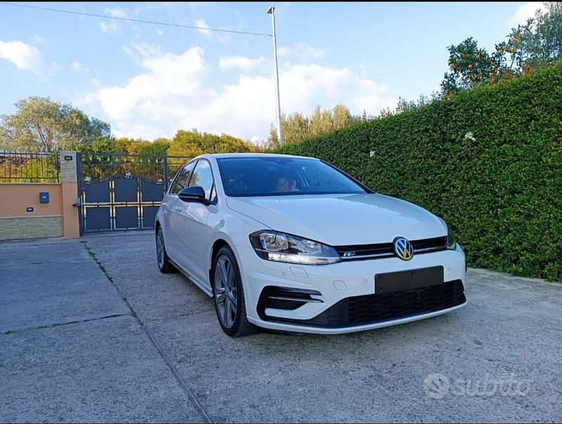Bianco Usata 2019 VW Golf VII R-line Tre volumi | 19.000 € (Cara) - Immagine 1/4