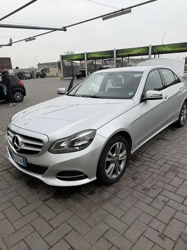Usata Mercedes E220 Premium 170 CV (125 kW) 2015 Argento Berlina