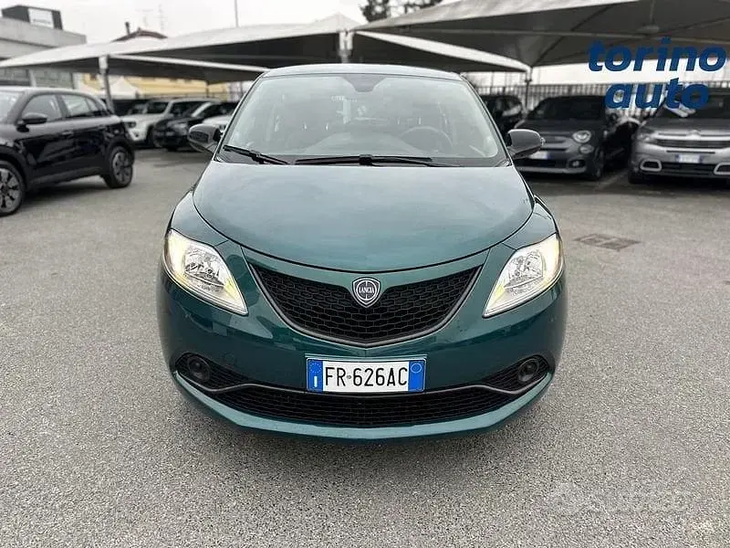 Usata Lancia Ypsilon Gold 69 CV (50 kW) 2018 Verde Utilitaria