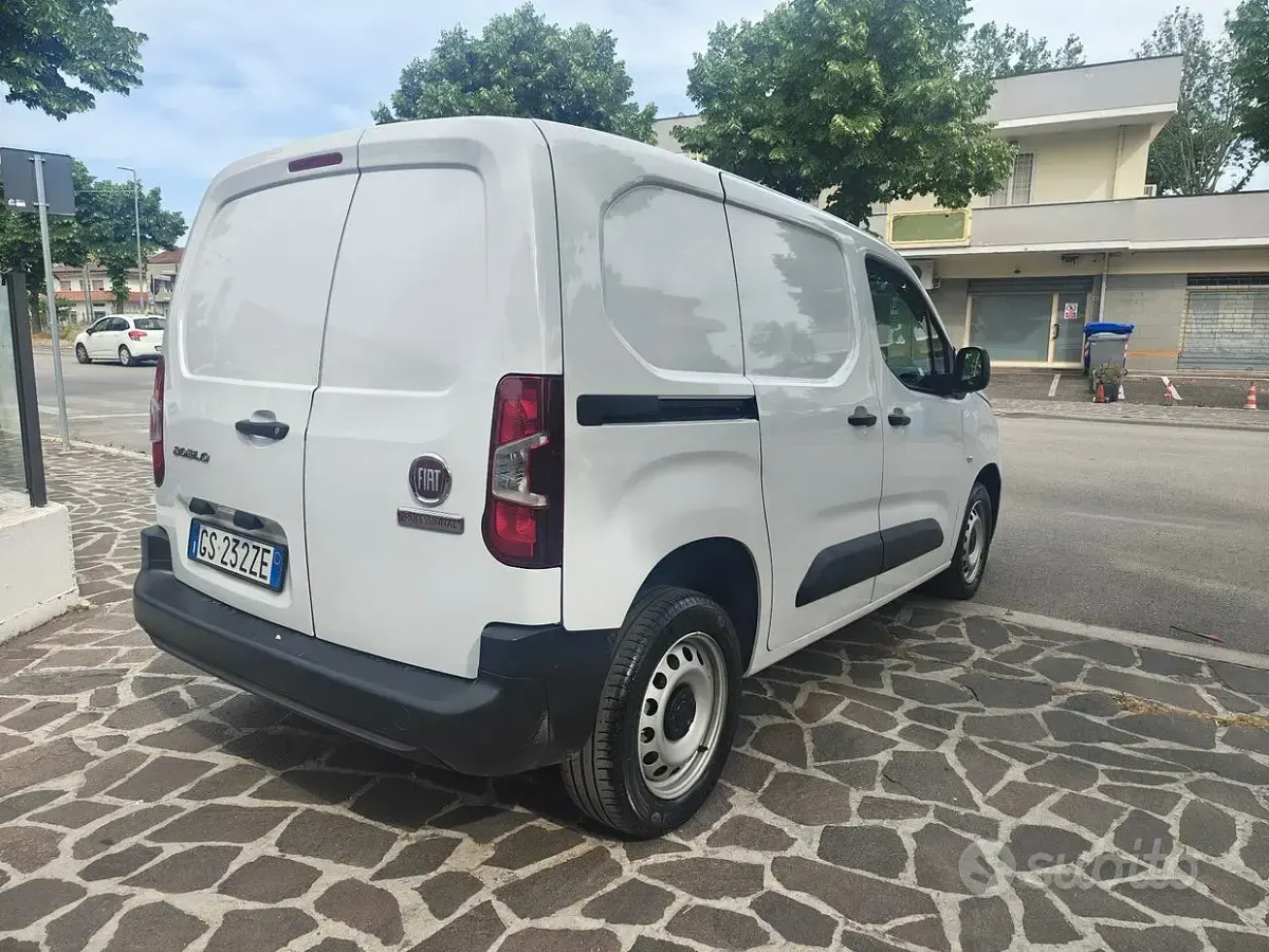 Usata Fiat Doblò 130 CV (95 kW) 2024 Bianco Monovolume