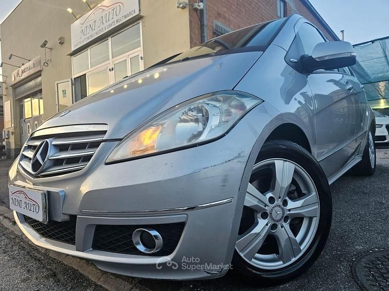 Usata Mercedes A180 Avantgarde 110 CV (80 kW) 2009 Argento Berlina