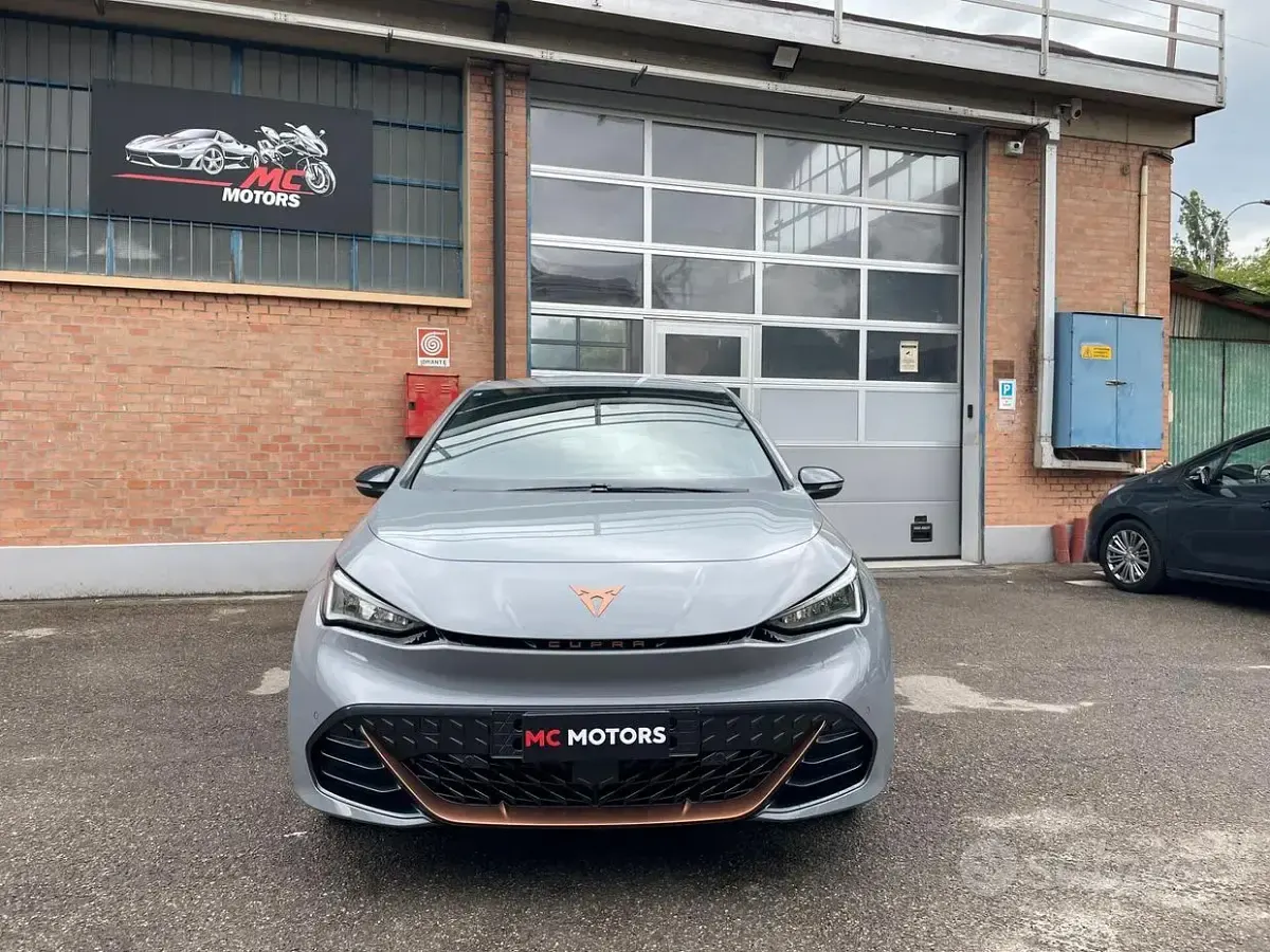 Usata Cupra Born 69 kW (95 CV) 2023 Grigio Utilitaria