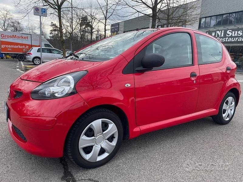 Usata Toyota Aygo 68 CV (50 kW) 2009 Rosso Utilitaria