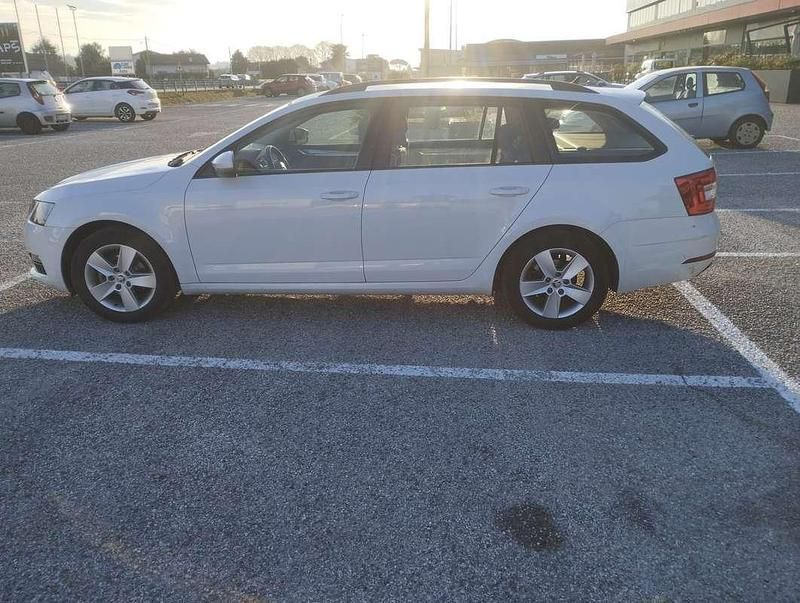 Usata Skoda Octavia Executive 116 CV (85 kW) 2018 Bianco Station wagon