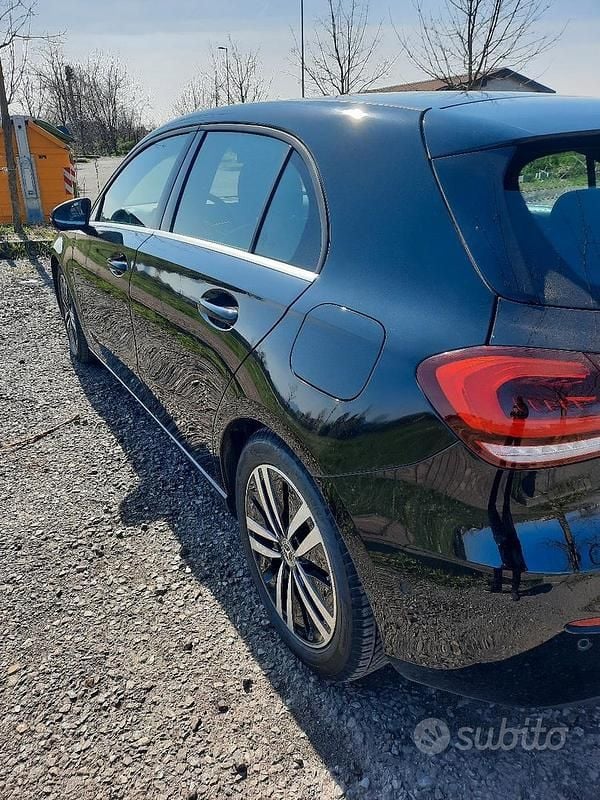 Gebraucht Mercedes A180 136 PS (100 kW) 2020 Schwarz Limousine